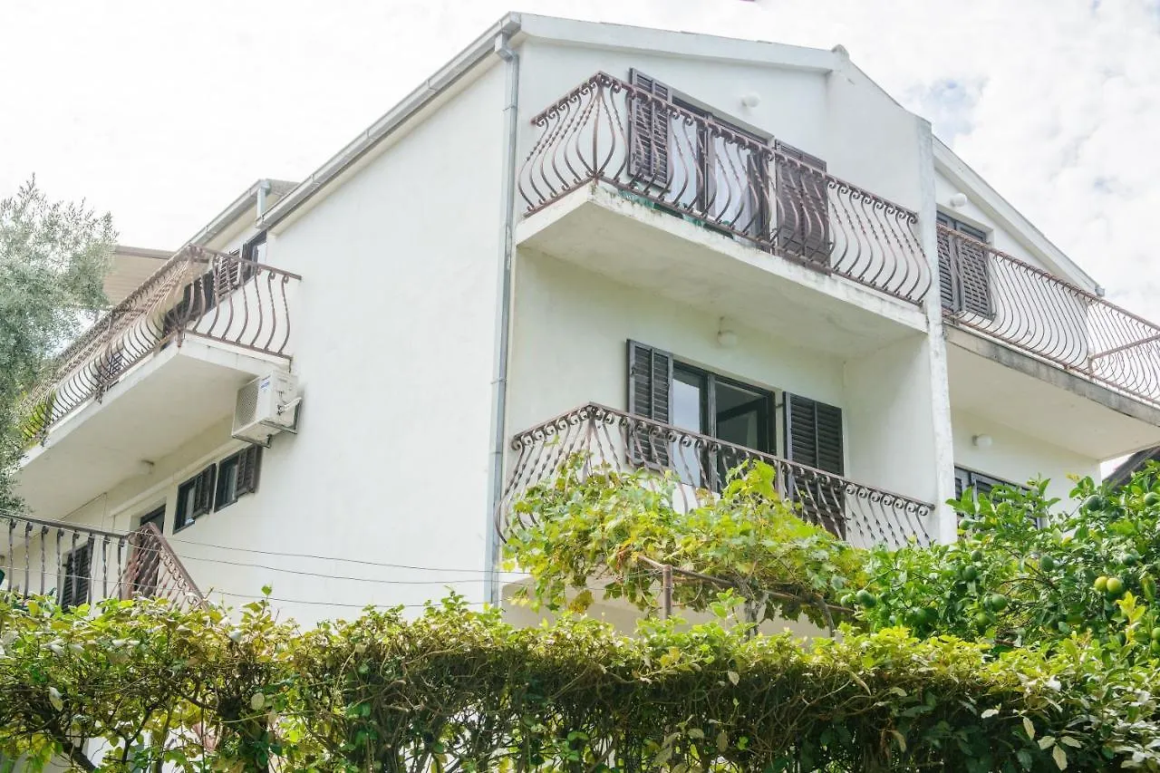 Apartments By The Sea Arbanija, Ciovo - 18624 Trogir