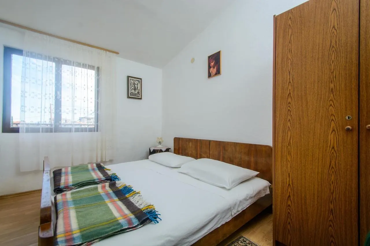 Apartments By The Sea Arbanija, Ciovo - 18624 Trogir